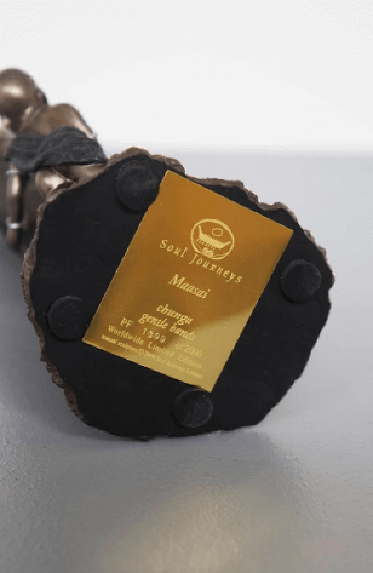 Scultura in resina di donna e bambini Masai 8