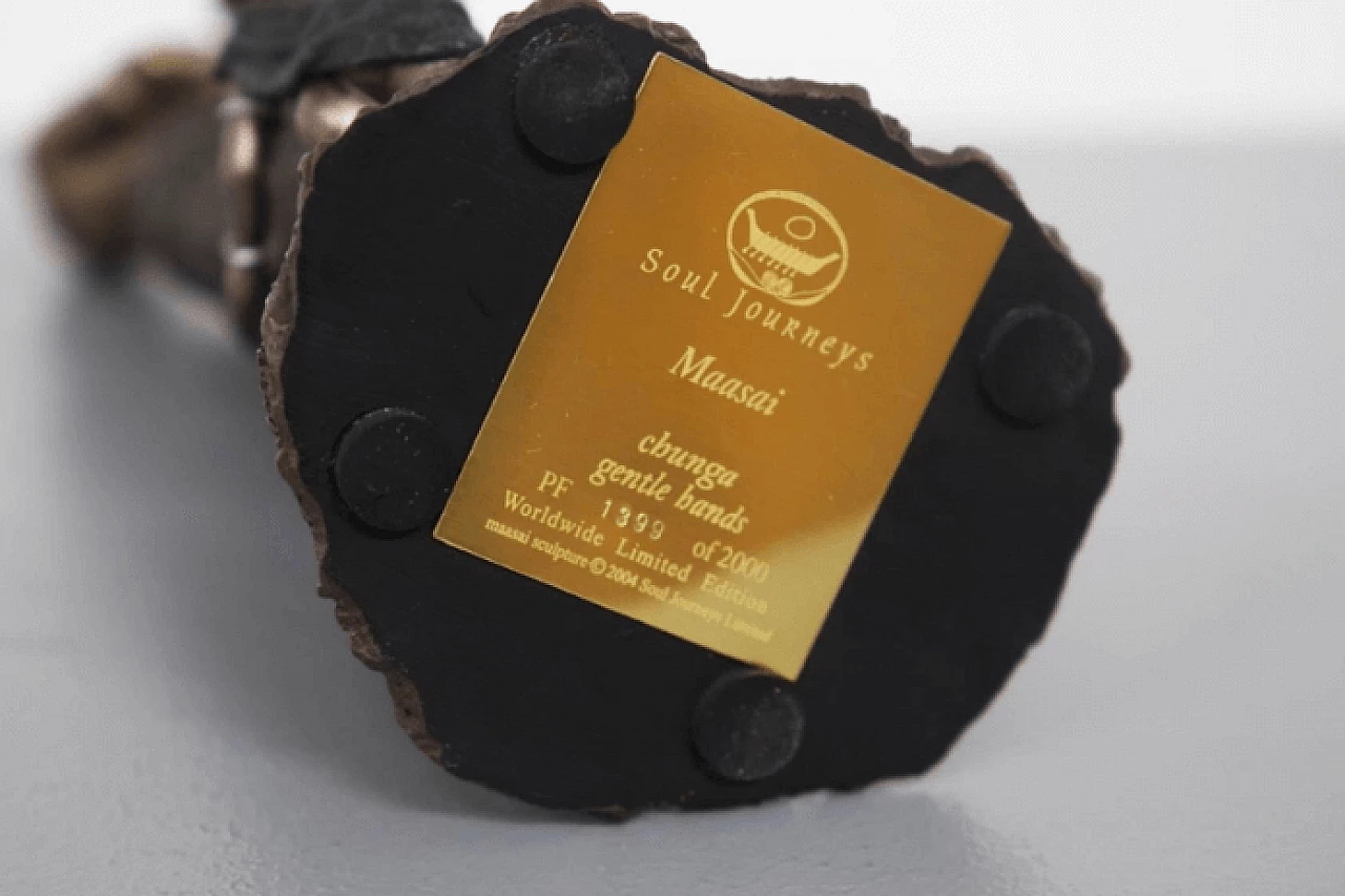 Scultura in resina di donna e bambini Masai 9