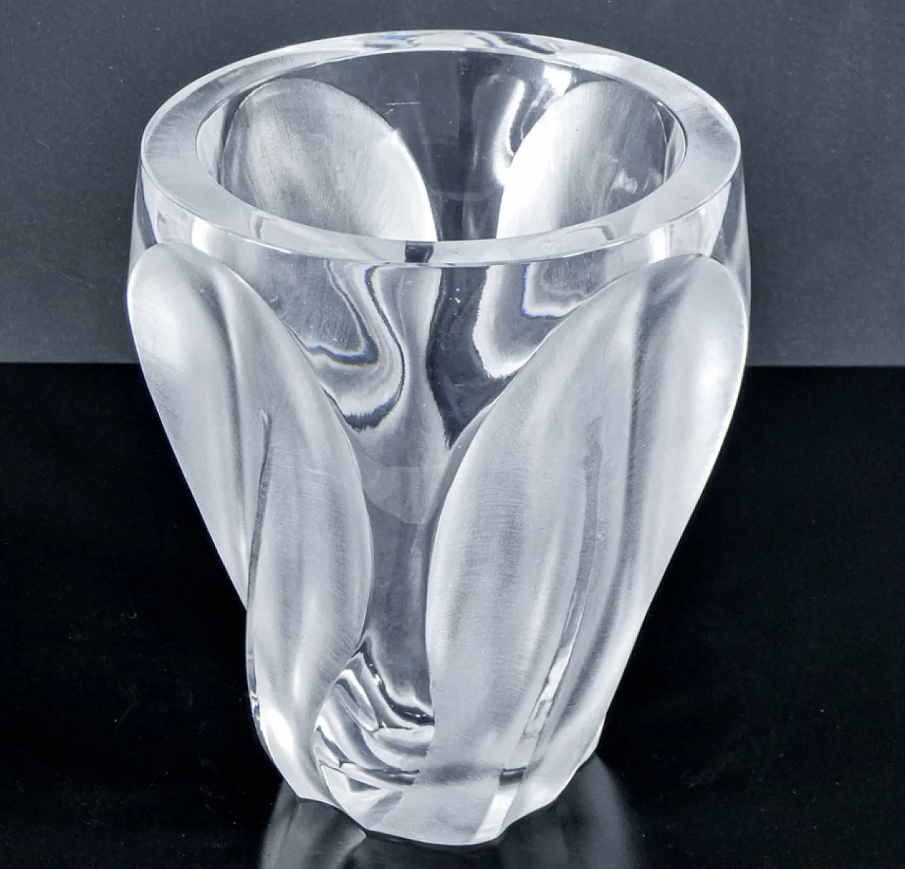 Ingrid crystal vase by Lalique, 1950s | intOndo