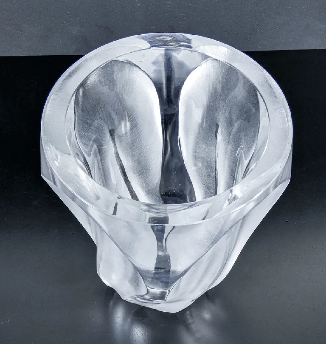 Ingrid crystal vase by Lalique, 1950s | intOndo