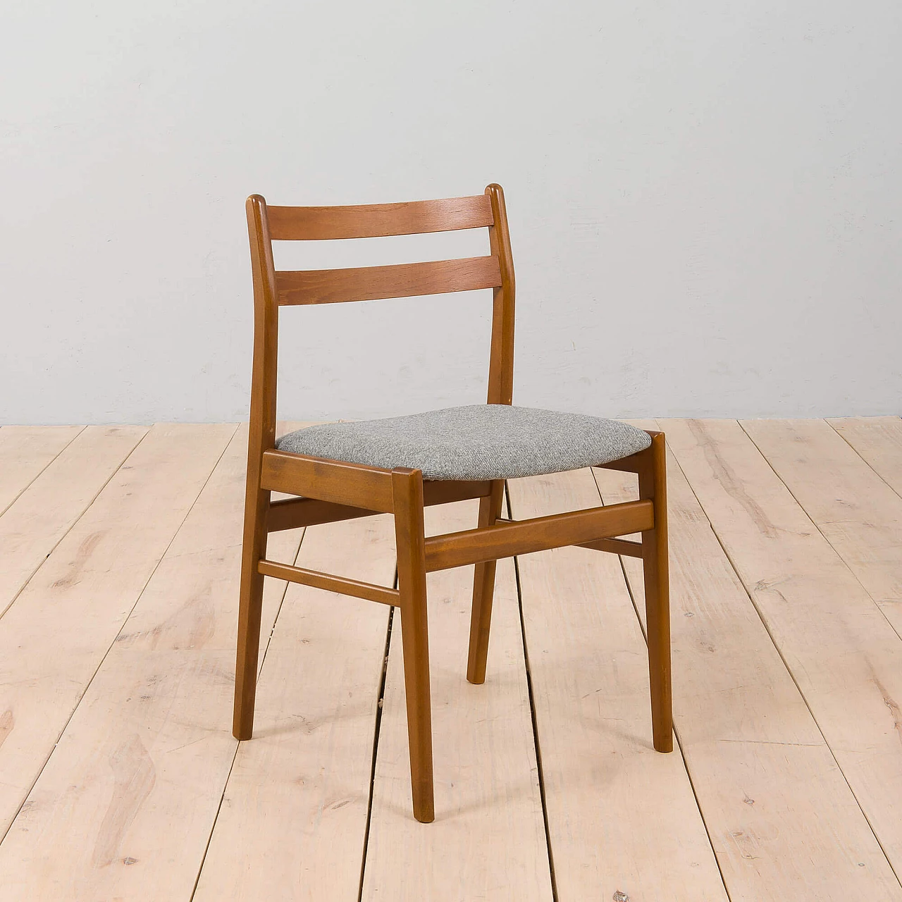 4 Danish wooden chairs upholstered in gray wool, 1960s 3