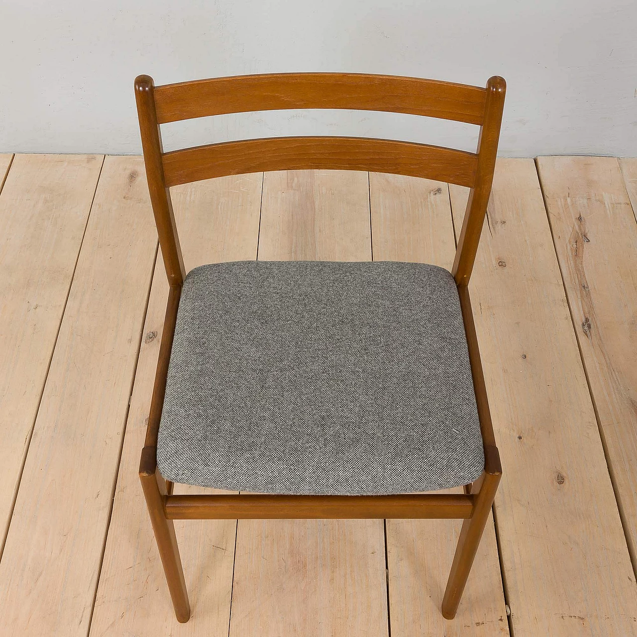 4 Danish wooden chairs upholstered in gray wool, 1960s 8