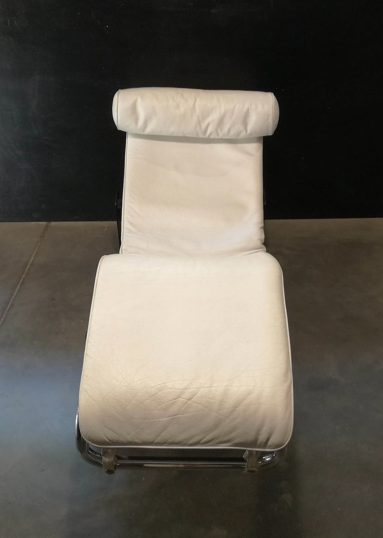 Chaise longue basculante in pelle bianca di Alivar, anni '90 9