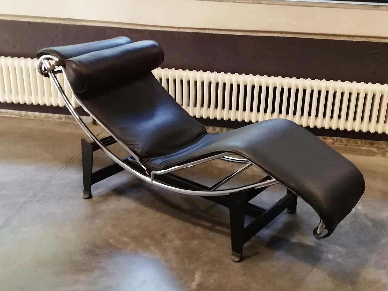 Chaise longue basculante in pelle nera di Alivar, anni '90 1