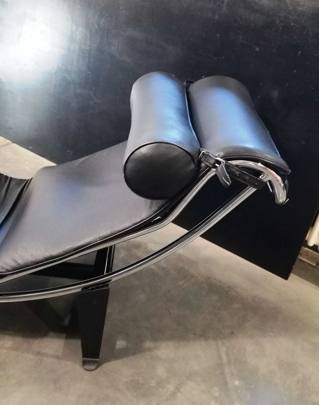 Chaise longue basculante in pelle nera di Alivar, anni '90 4