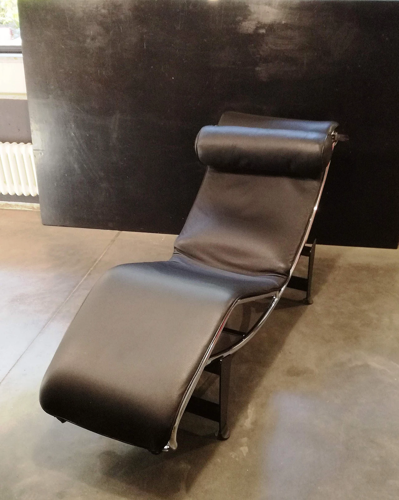 Black leather tilting chaise longue by Alivar, 1990s 6