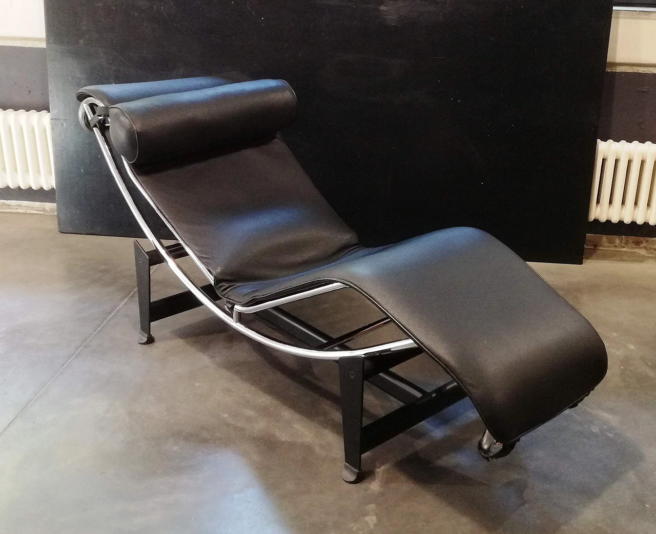 Black leather tilting chaise longue by Alivar, 1990s 7