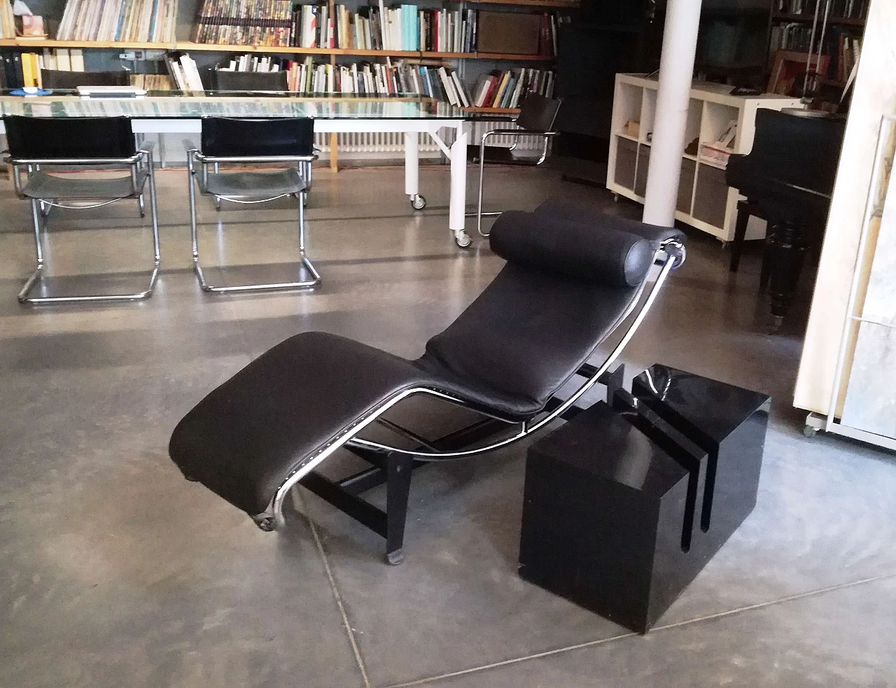 Black leather tilting chaise longue by Alivar, 1990s 12