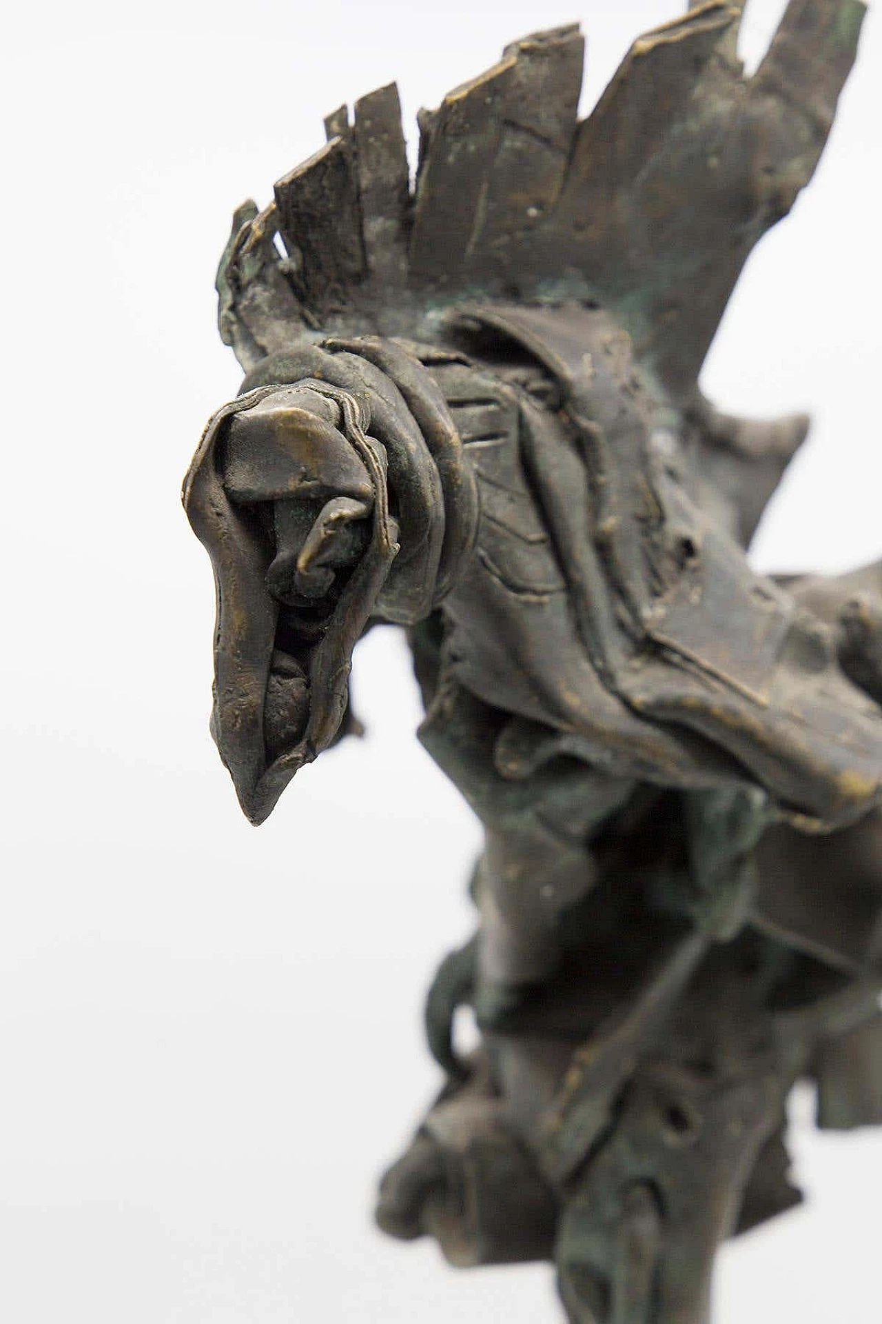Scultura brutalista in bronzo di uccello mitologico su base in travertino, anni '50 8