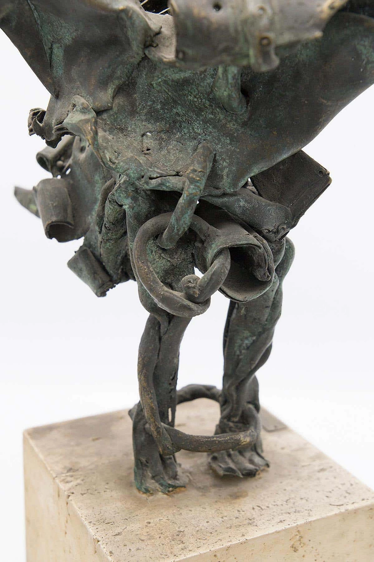 Scultura brutalista in bronzo di uccello mitologico su base in travertino, anni '50 12