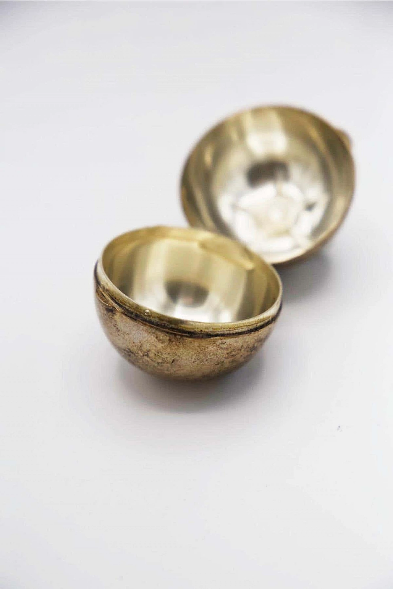 Apple-shaped gilded metal pillbox, 1950s 6