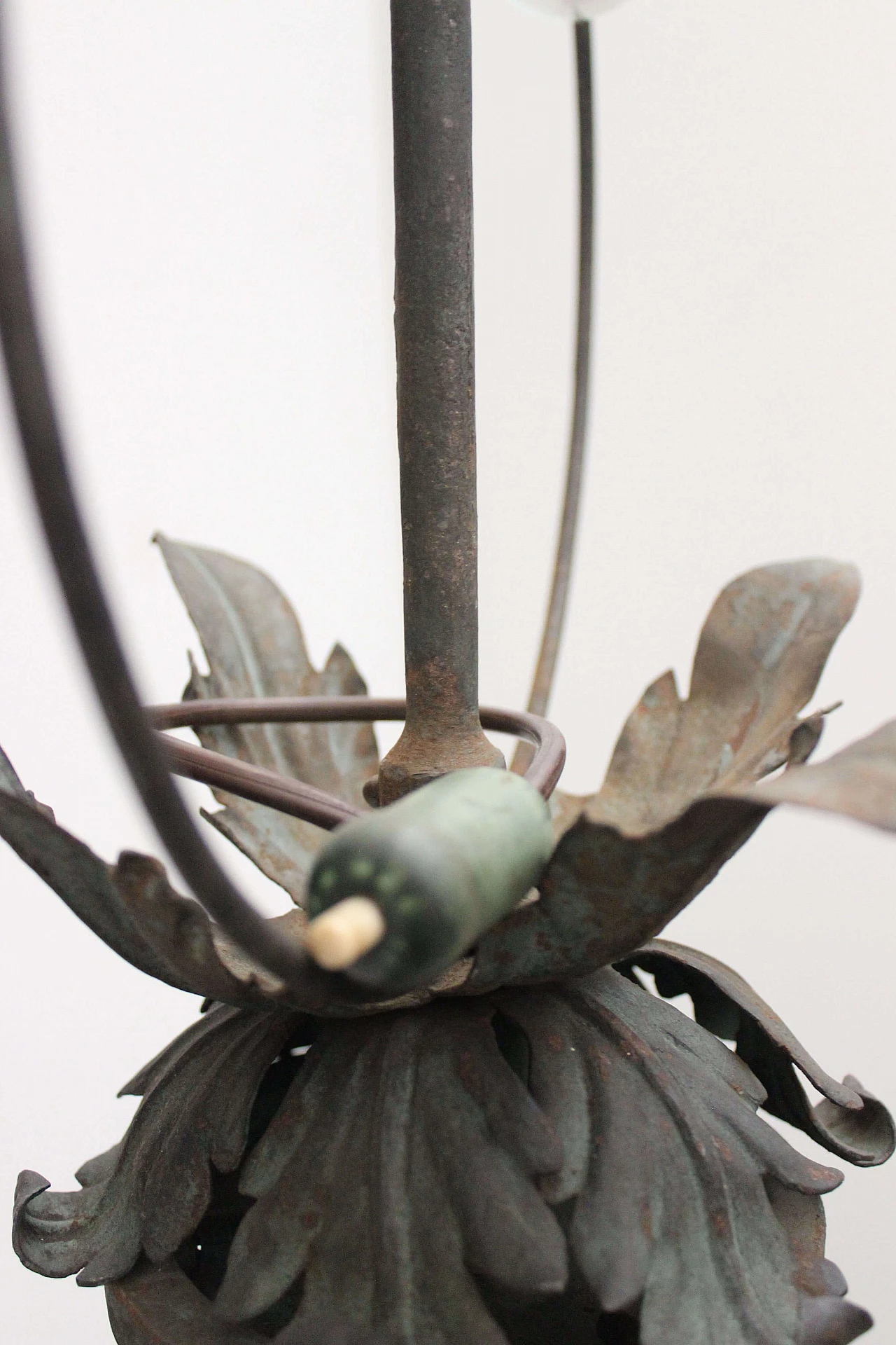 Lampada da terra in ferro battuto, fine '800 11