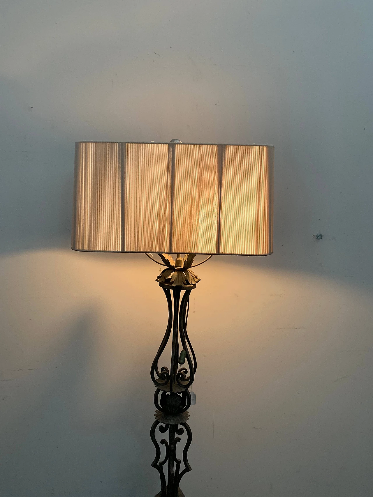 Lampada da terra in ferro battuto, fine '800 14