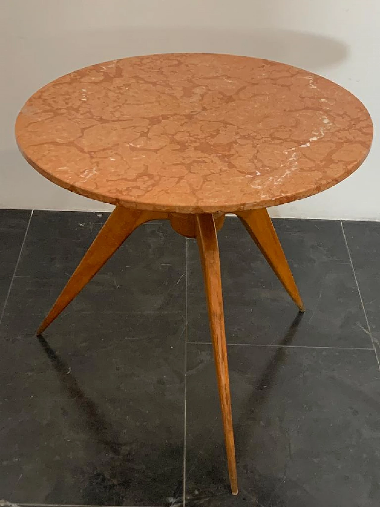 Tavolo rotondo in ciliegio con piano in marmo, anni '50 3