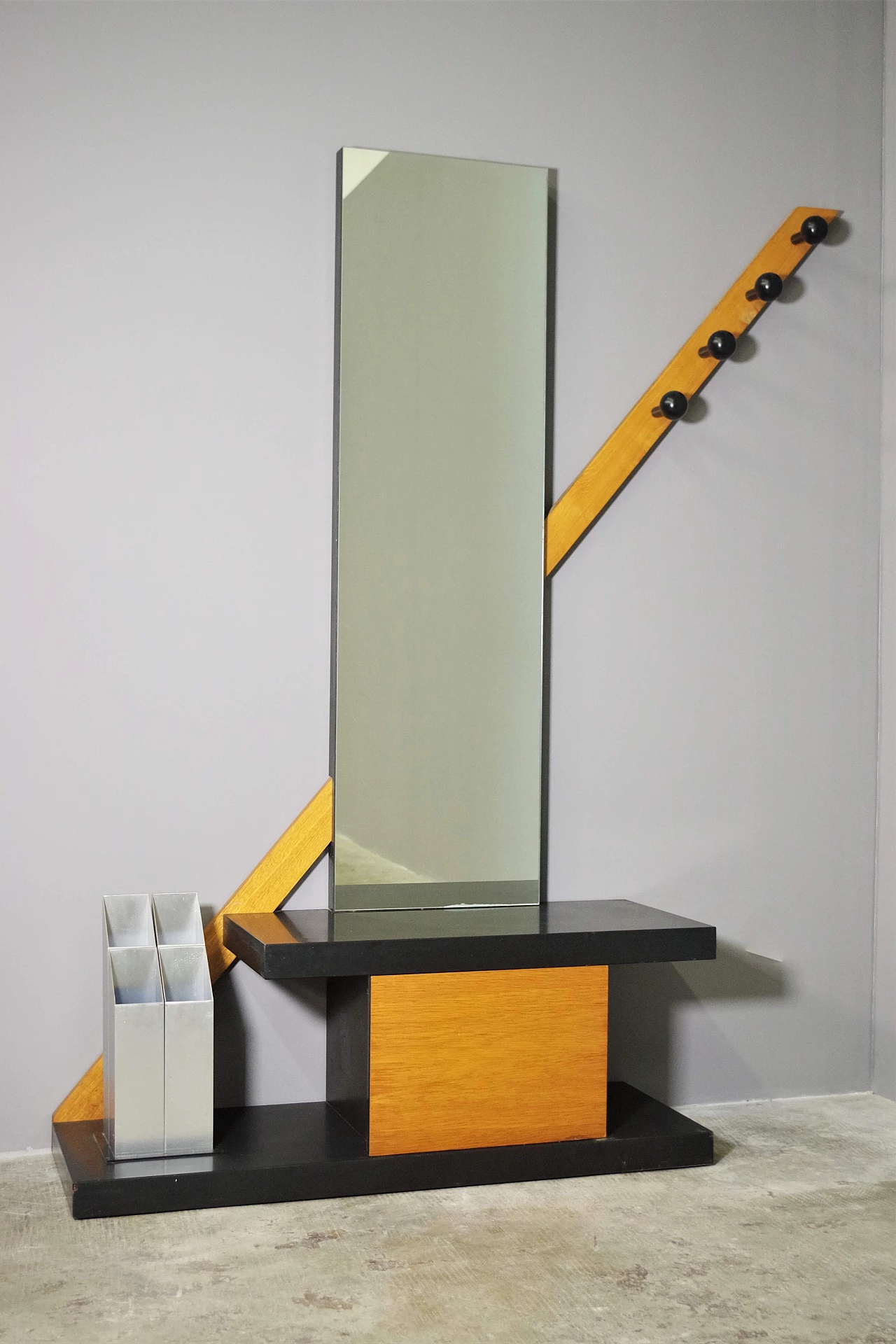 Mobile con appendiabiti, anta, portaombrelli e specchio, anni '70 1