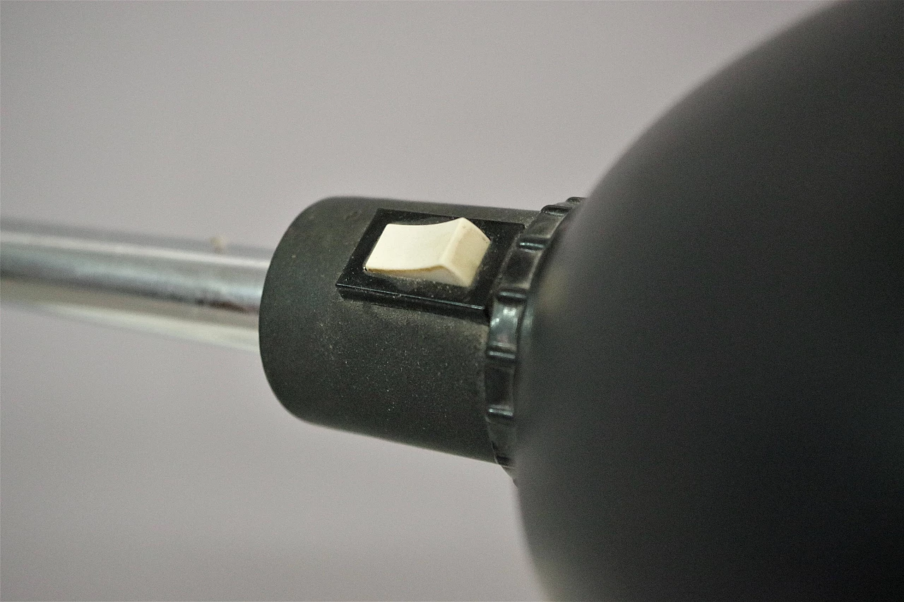 Lampada da tavolo in metallo e plastica nera, anni '70 6