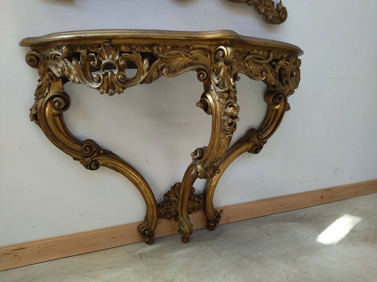 Specchio e consolle stile Luigi XV in legno intagliato e dorato 4