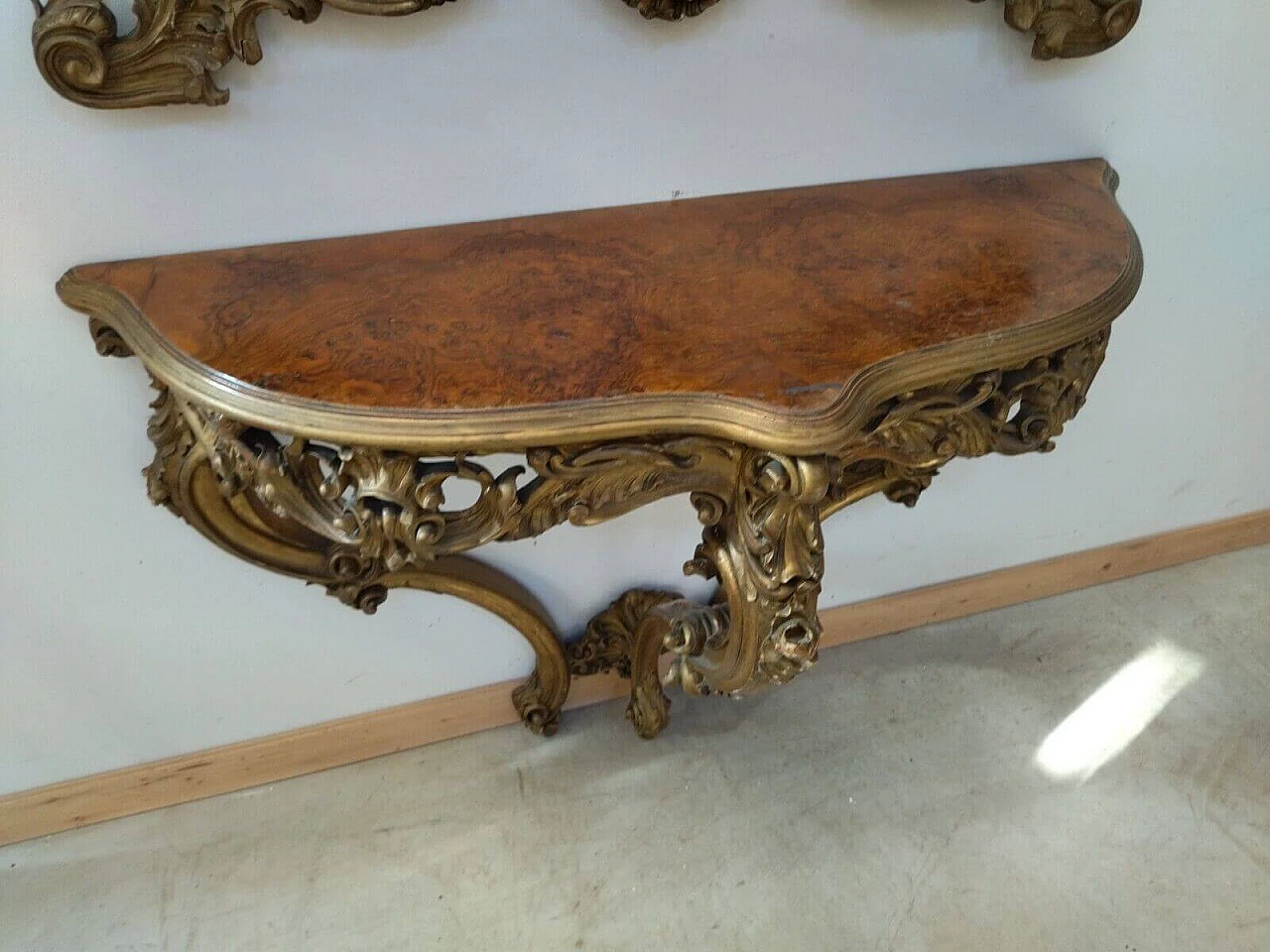Specchio e consolle stile Luigi XV in legno intagliato e dorato 5