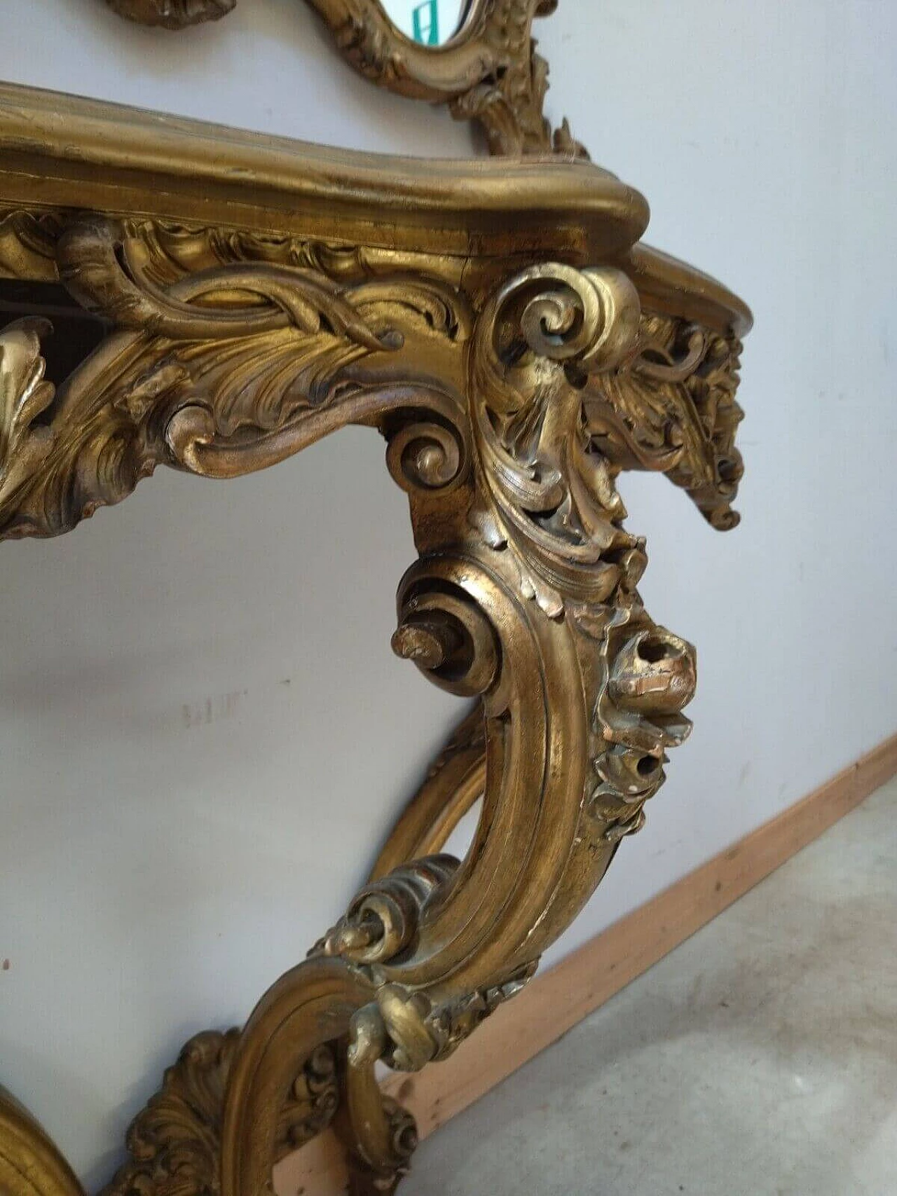 Specchio e consolle stile Luigi XV in legno intagliato e dorato 7