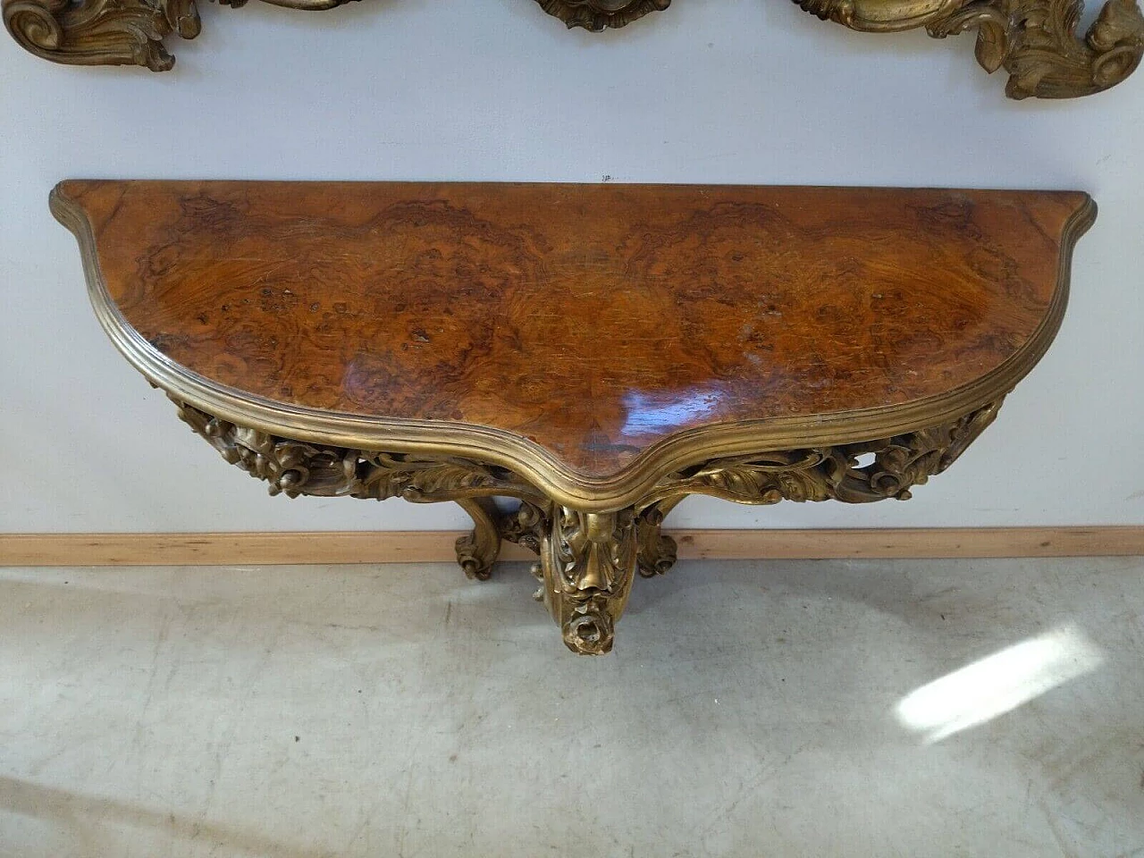 Specchio e consolle stile Luigi XV in legno intagliato e dorato 8
