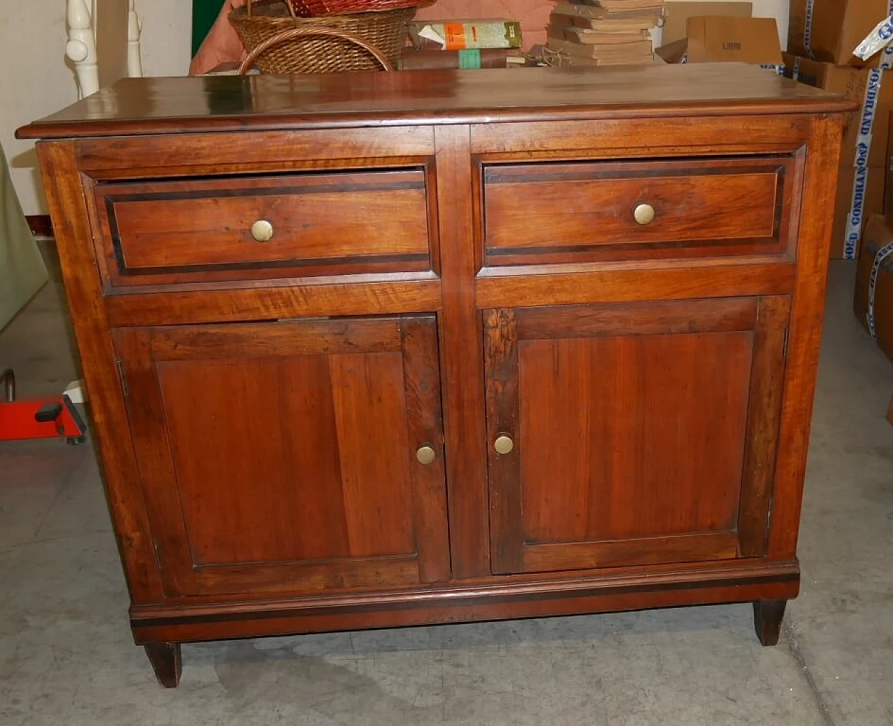 Credenza in noce massello con parti lastronate, inizio '900 1