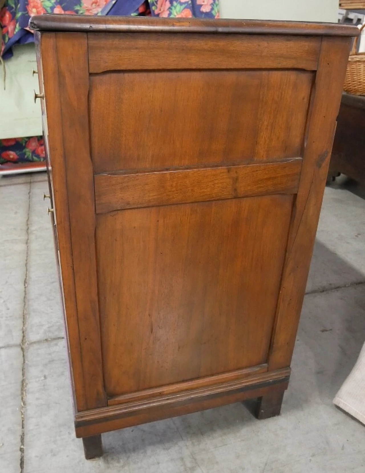 Credenza in noce massello con parti lastronate, inizio '900 7