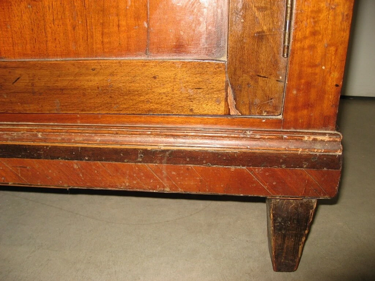 Sideboard in solid walnut with veneered parts, early 20th century 9