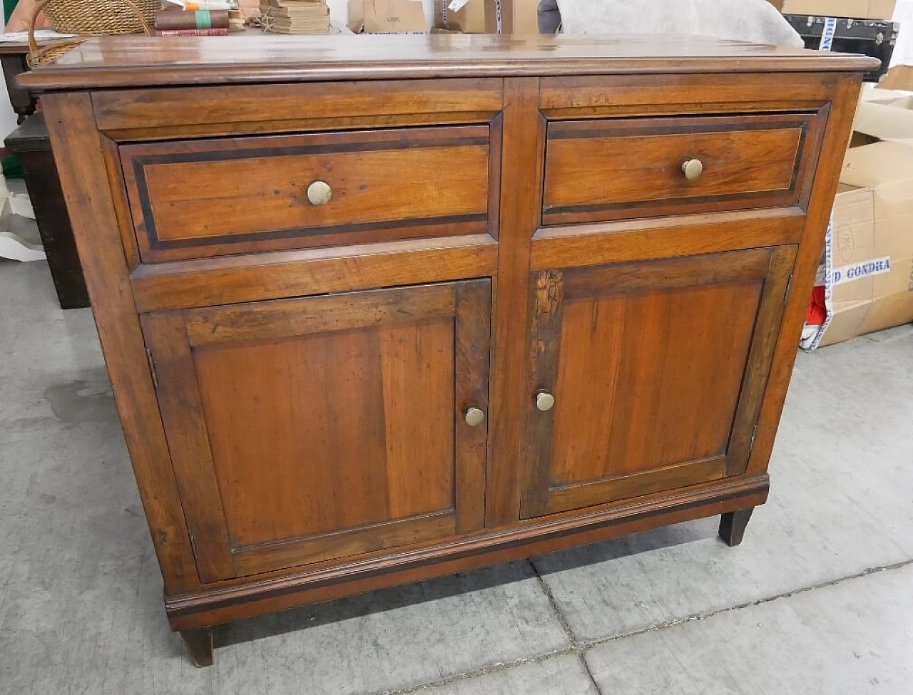 Credenza in noce massello con parti lastronate, inizio '900 10