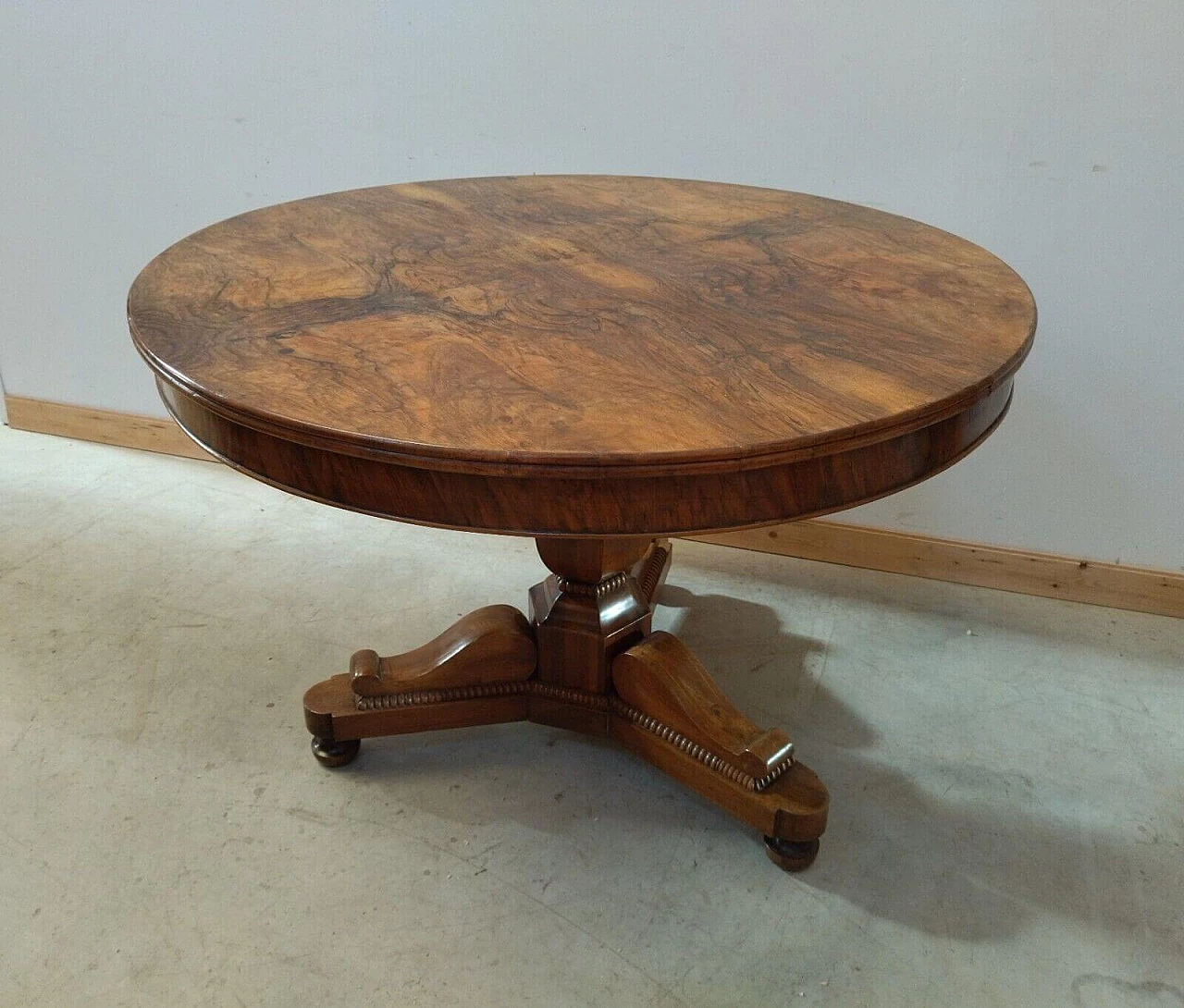 Charles X round table in solid walnut, mid-19th century 2