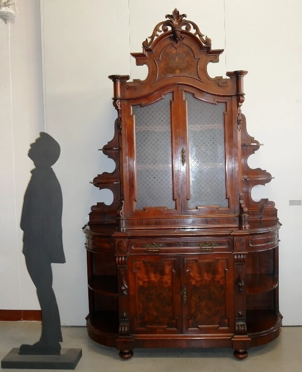 Solid walnut sideboard with showcase, 19th century 1