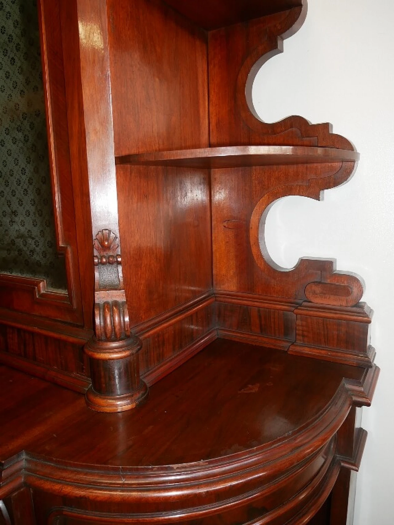 Solid walnut sideboard with showcase, 19th century 7