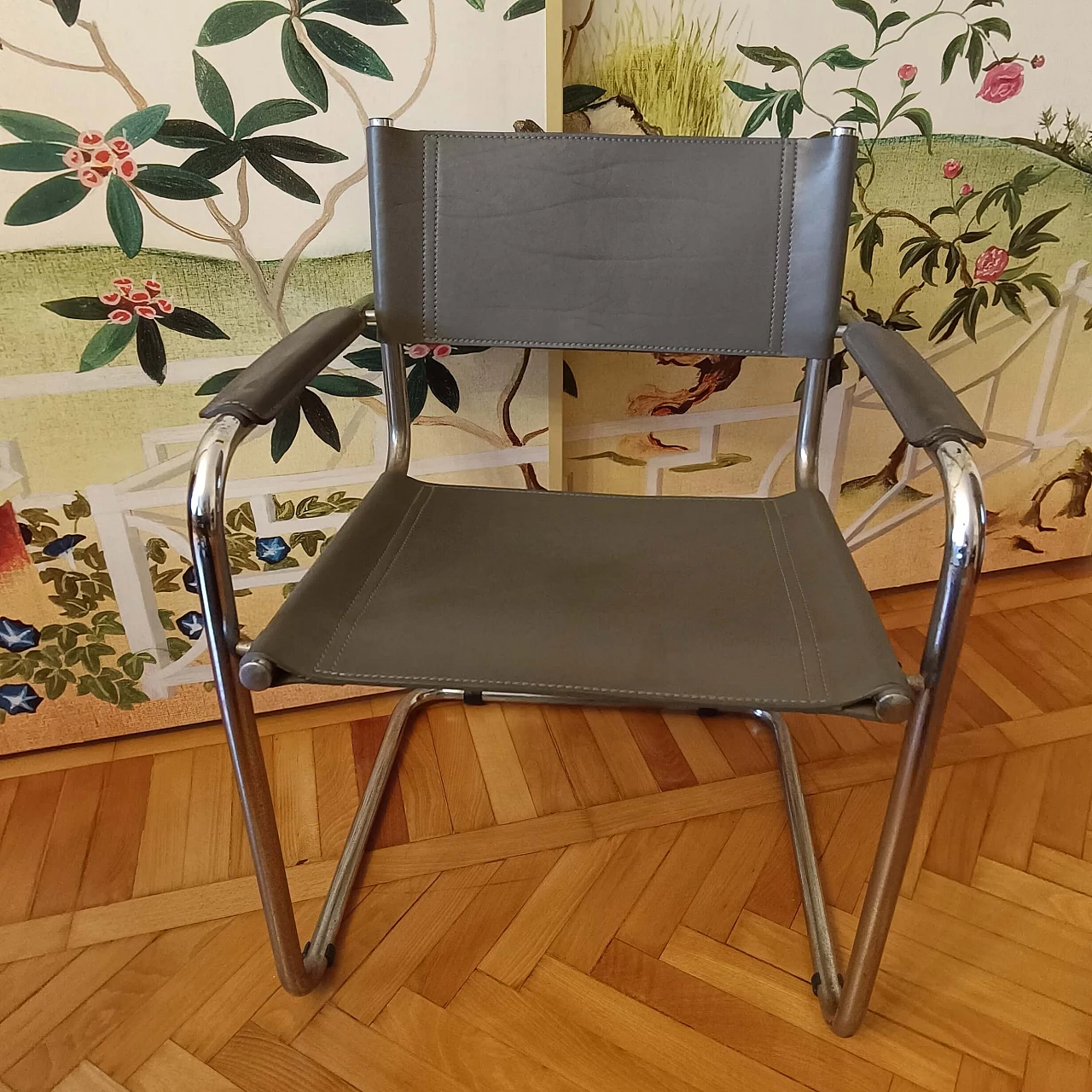 Sedia con struttura tubolare e schienale e seduta in pelle, anni '70 1