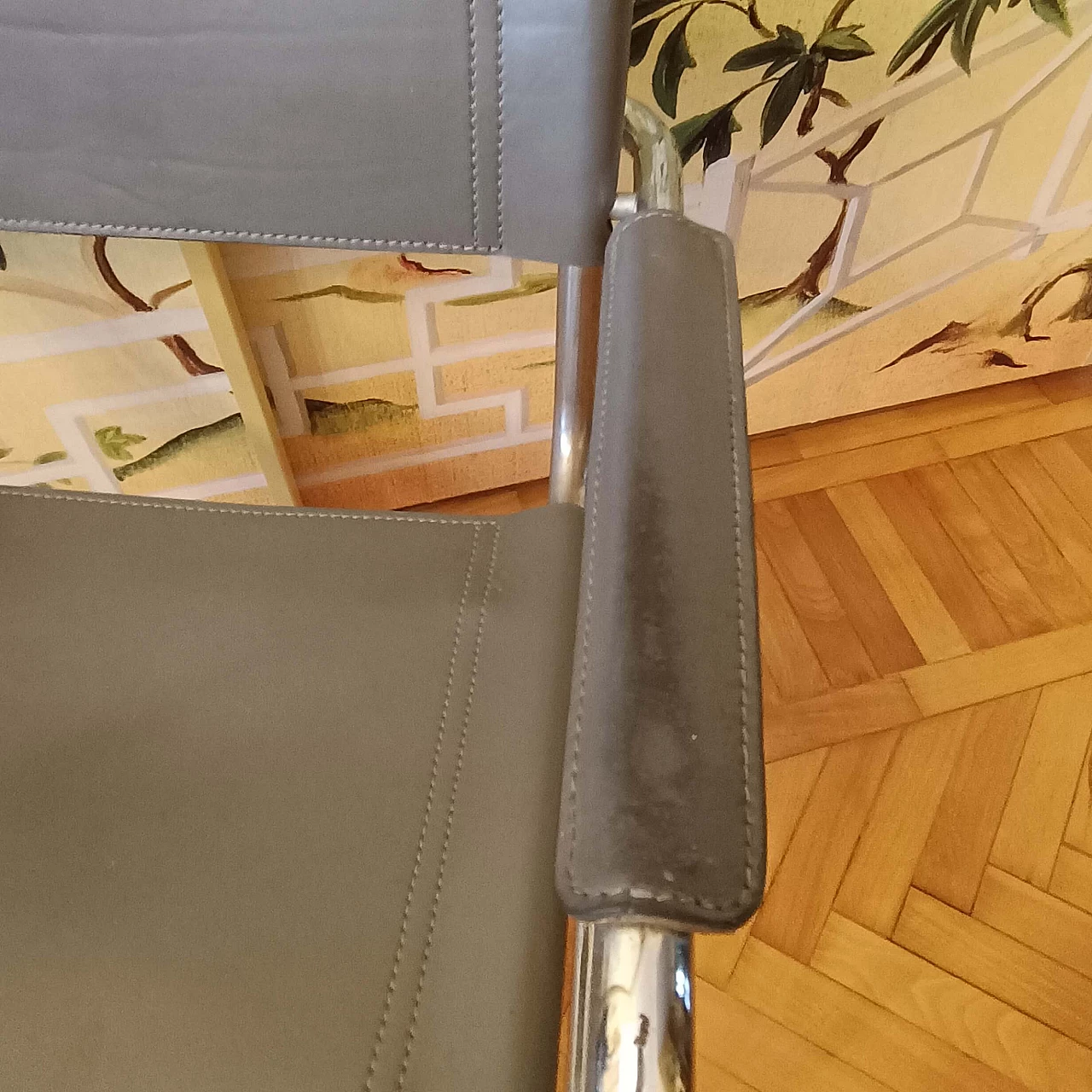 Sedia con struttura tubolare e schienale e seduta in pelle, anni '70 2