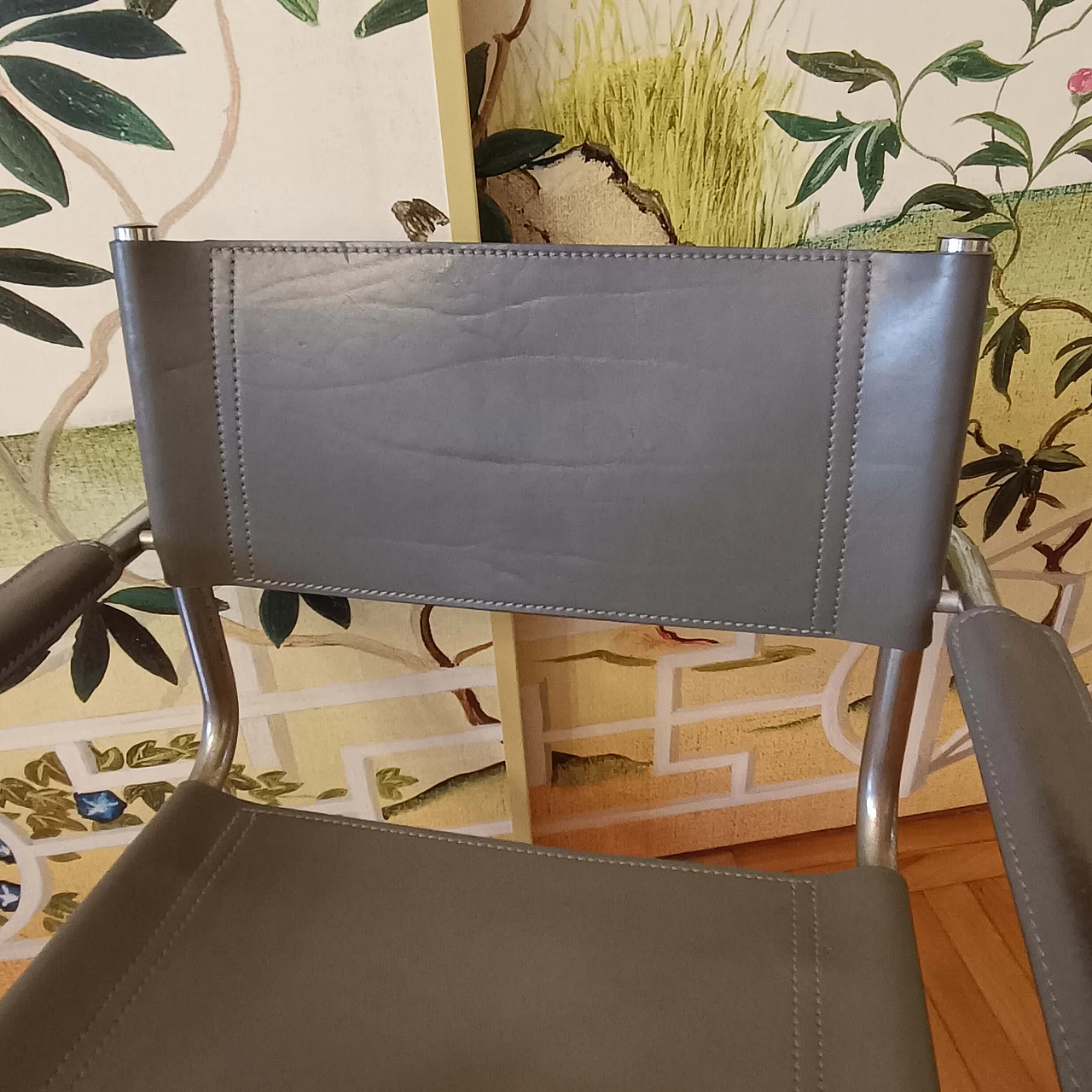 Sedia con struttura tubolare e schienale e seduta in pelle, anni '70 3