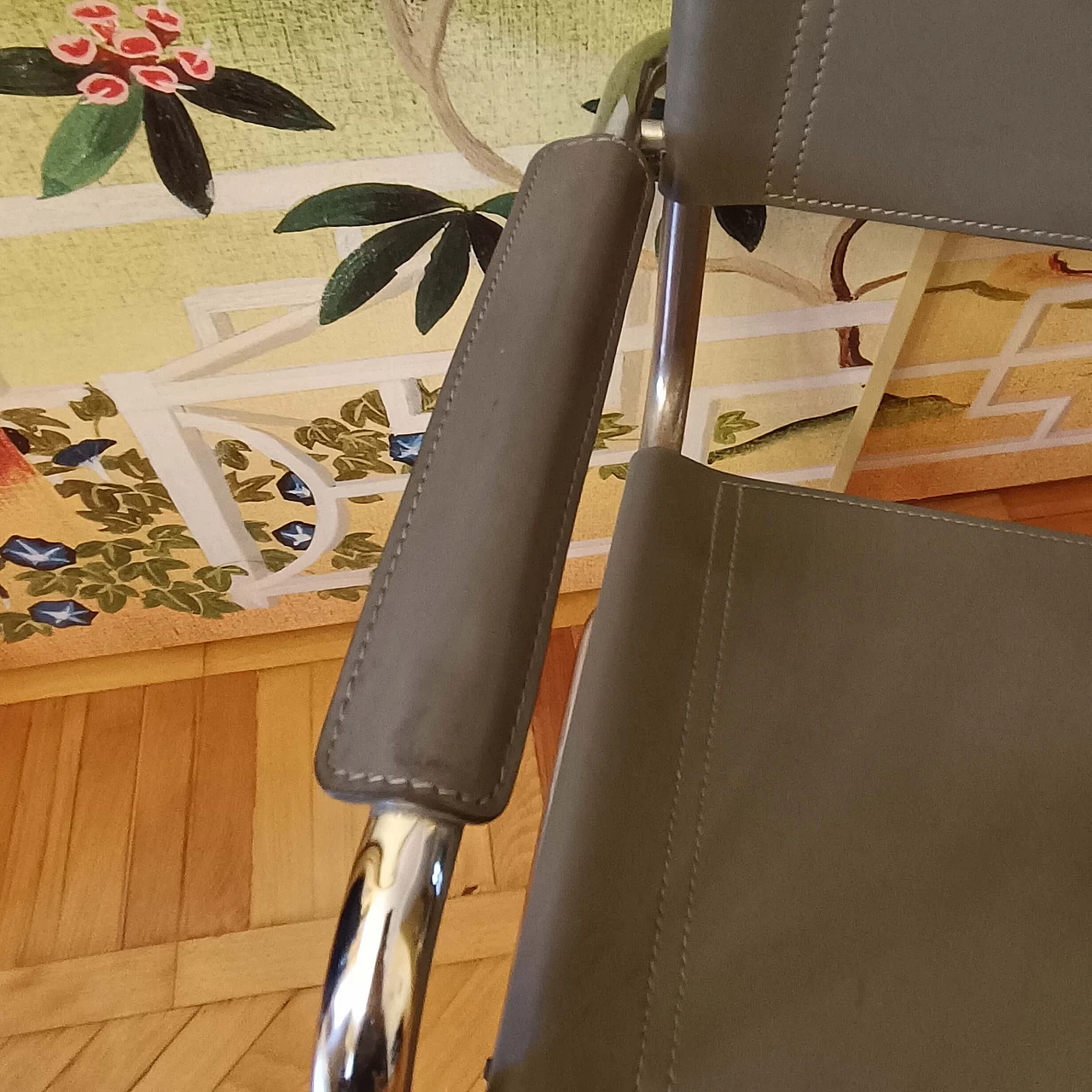 Sedia con struttura tubolare e schienale e seduta in pelle, anni '70 4