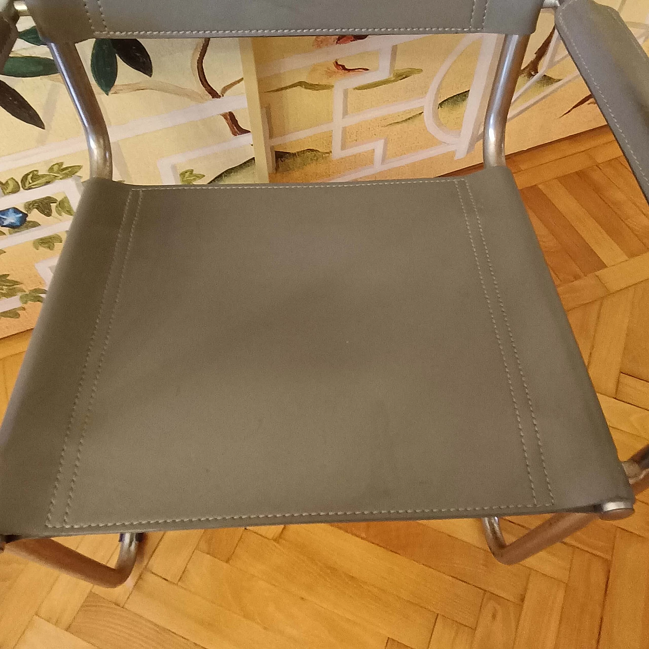 Sedia con struttura tubolare e schienale e seduta in pelle, anni '70 5