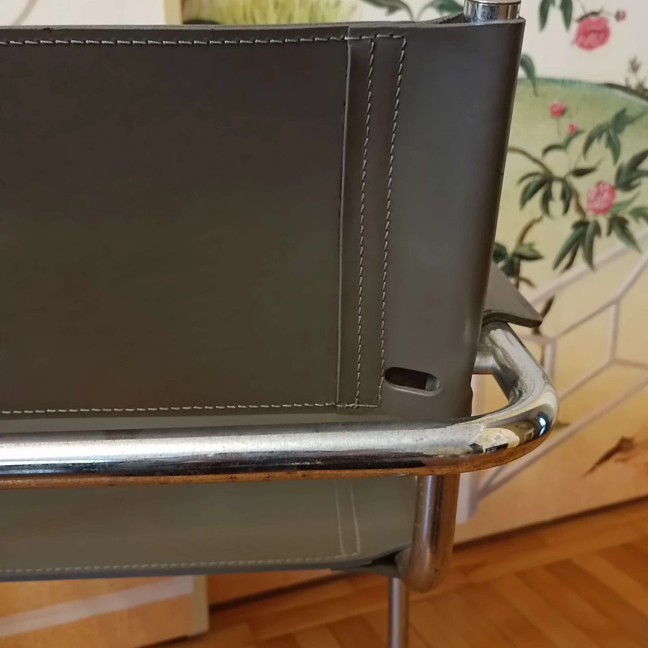 Sedia con struttura tubolare e schienale e seduta in pelle, anni '70 13