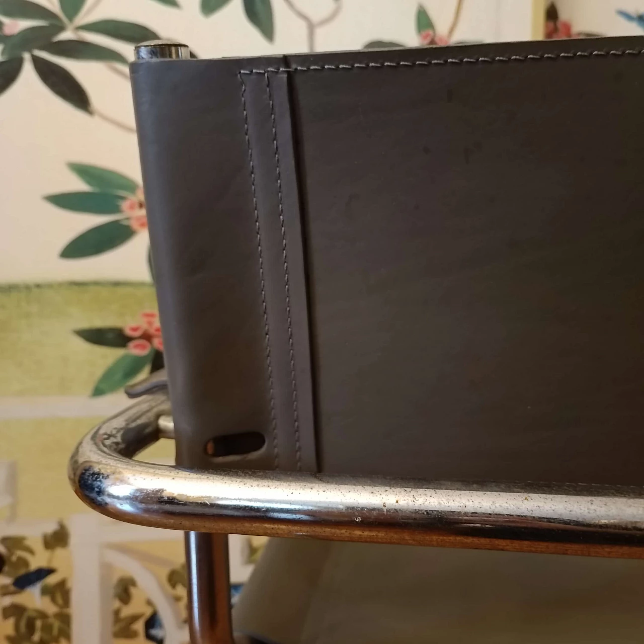 Sedia con struttura tubolare e schienale e seduta in pelle, anni '70 14