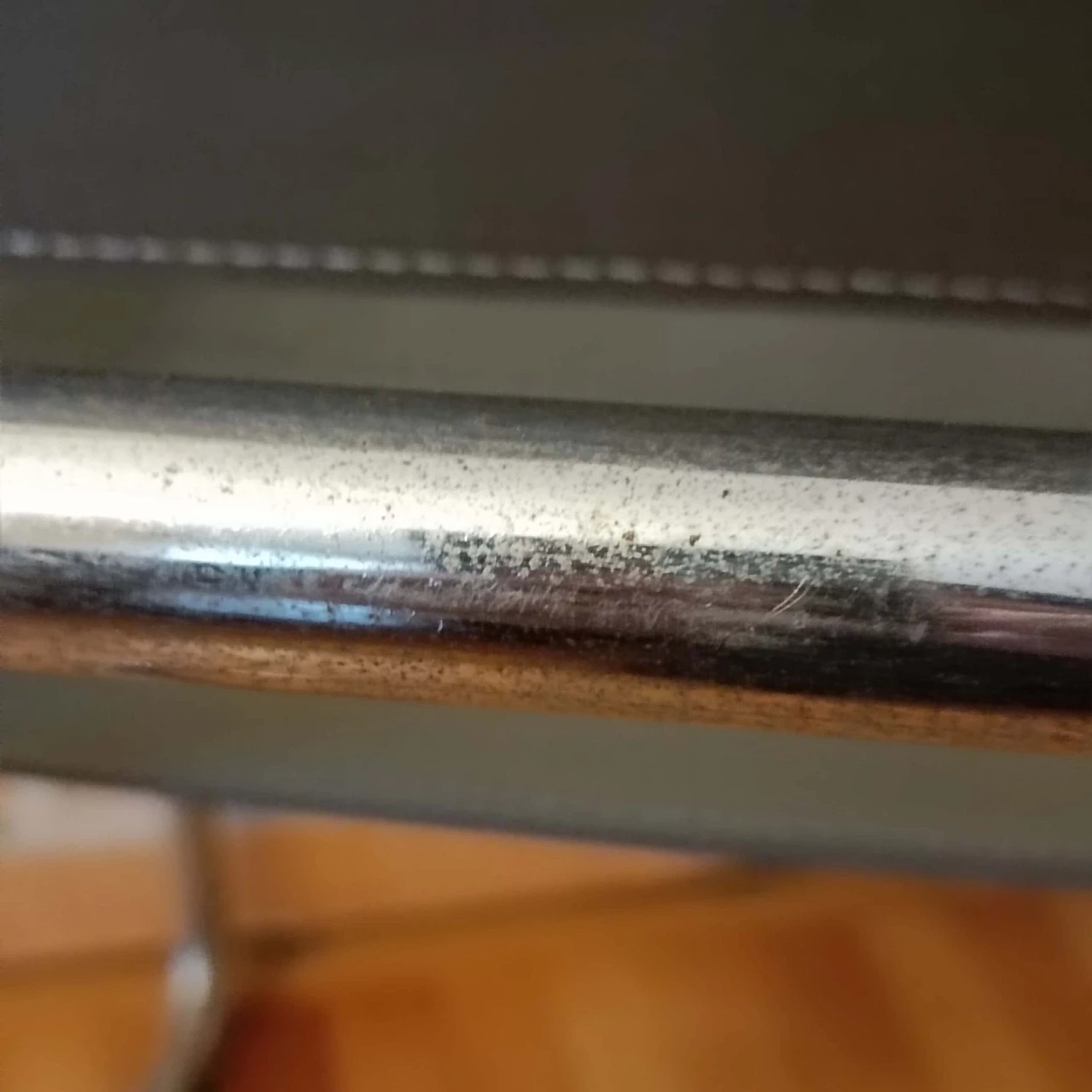 Sedia con struttura tubolare e schienale e seduta in pelle, anni '70 15