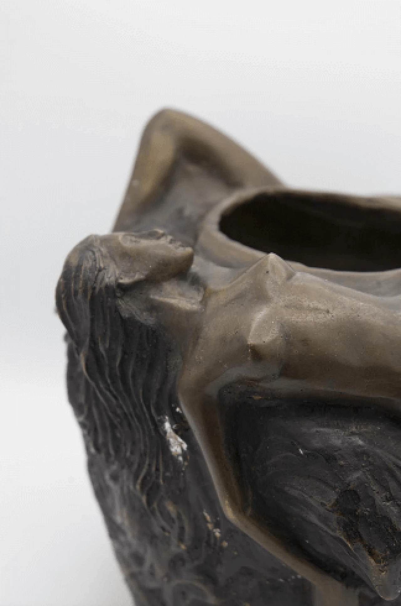 Vaso Art Nouveau in bronzo con coppia di nudi femminili, inizio '900 2