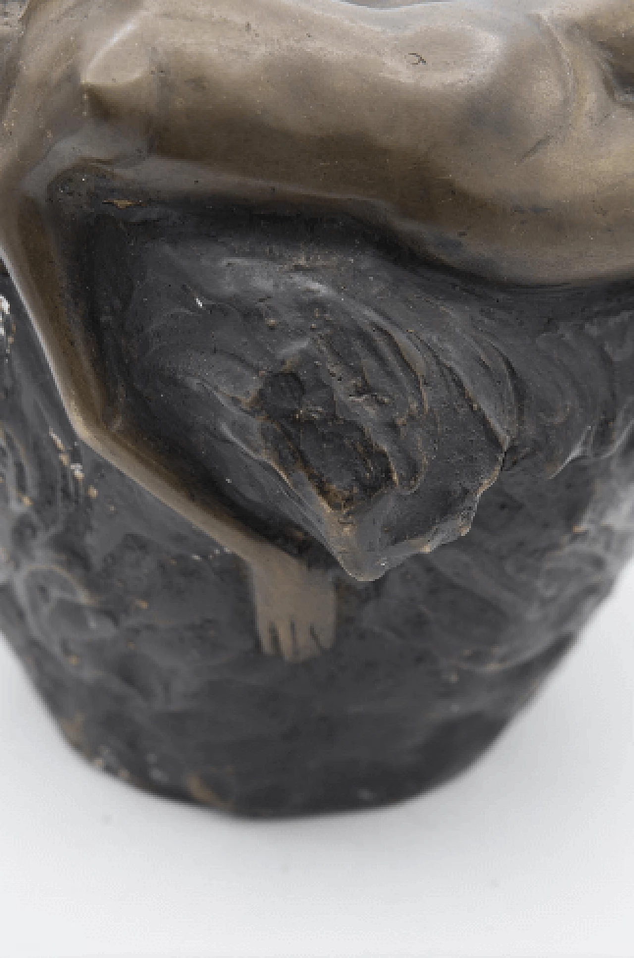 Vaso Art Nouveau in bronzo con coppia di nudi femminili, inizio '900 3