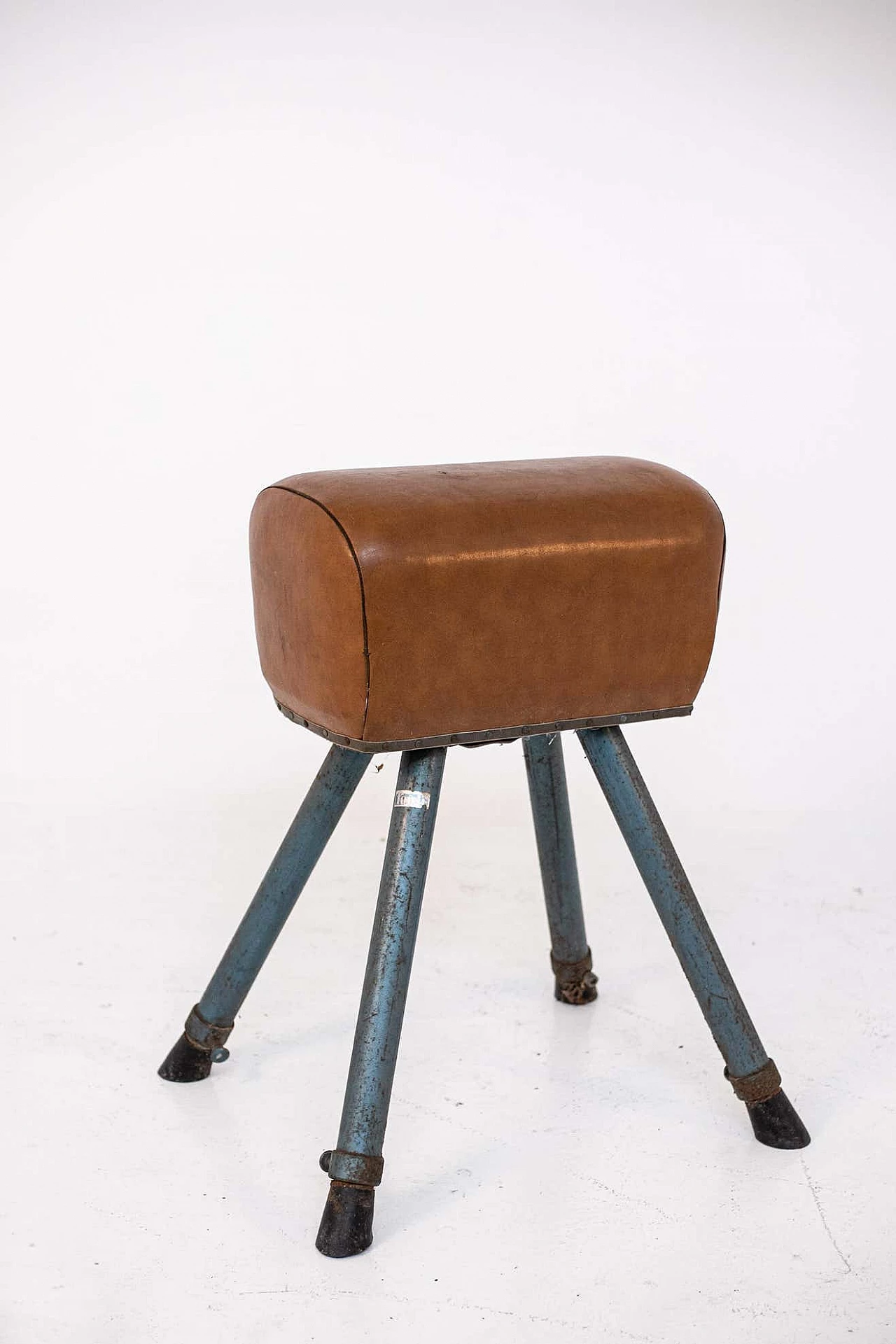 Cavallina da esercizio in pelle e ferro verniciato di Fonti, anni '50 11