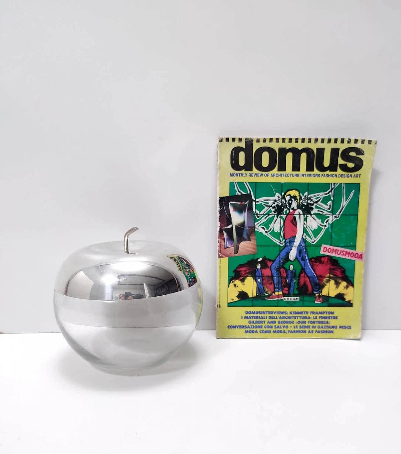 Apple-shaped ice bucket in silver-plated metal and glass, 1970s 2