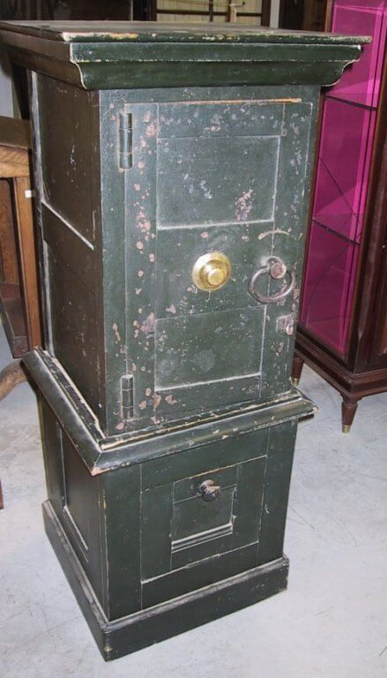 Iron military safe marked Hall's Sate and C Cincinnati, 1930s 1