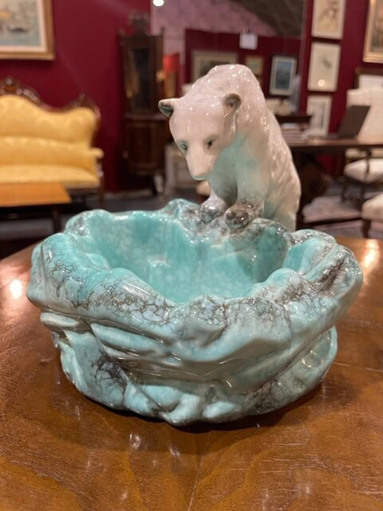 Scultura in porcellana di orso polare su iceberg di Ditmar Urbach, anni '30 9