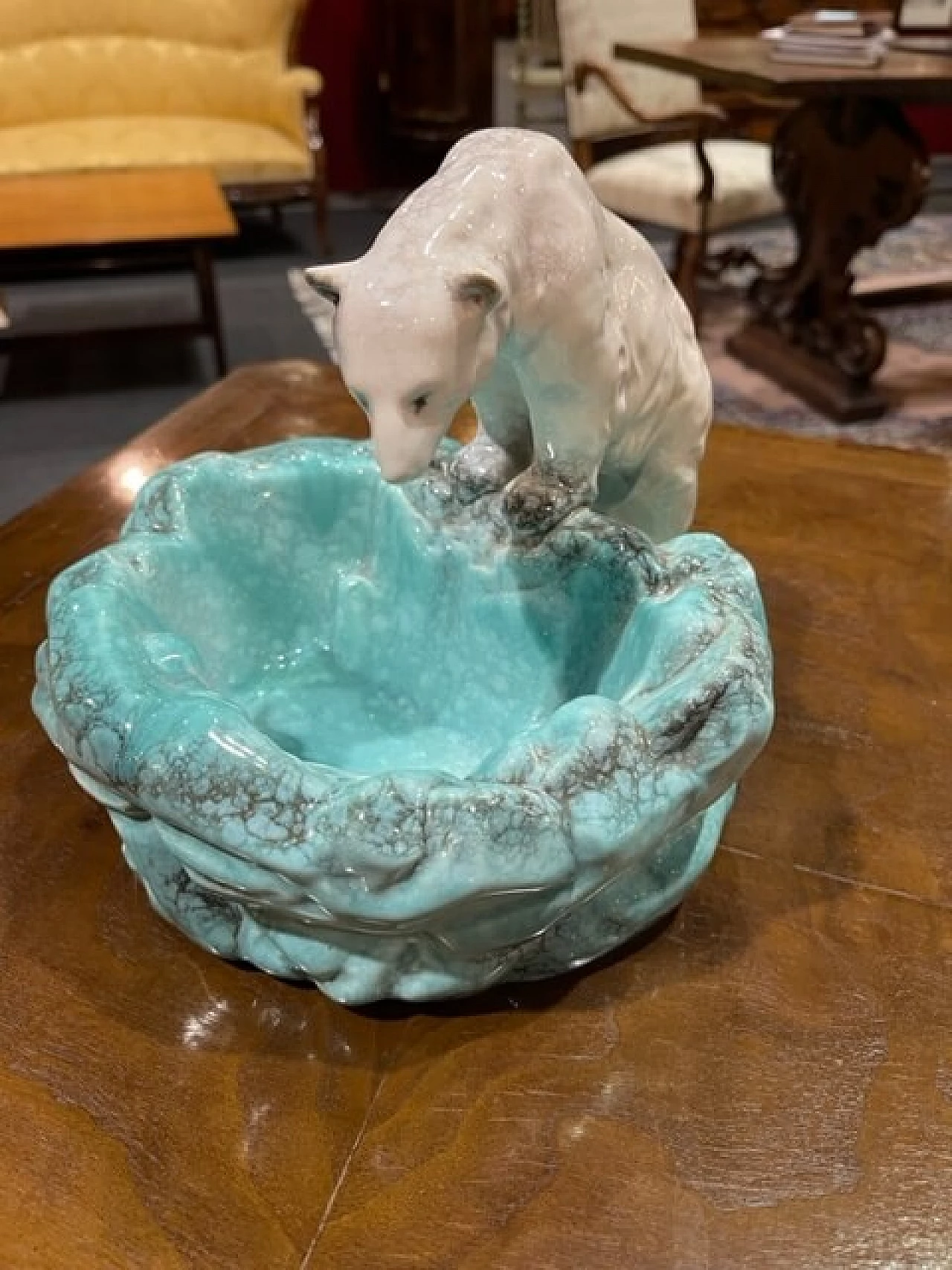 Scultura in porcellana di orso polare su iceberg di Ditmar Urbach, anni '30 10