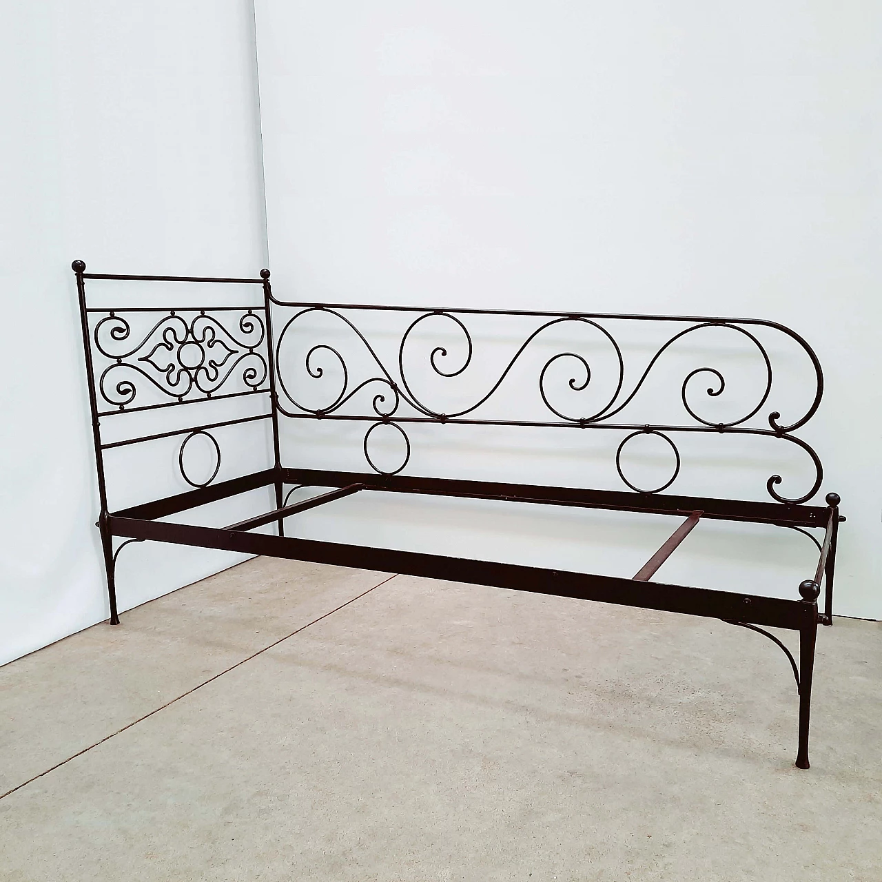 Wrought iron dormeuse bed, 19th century 1