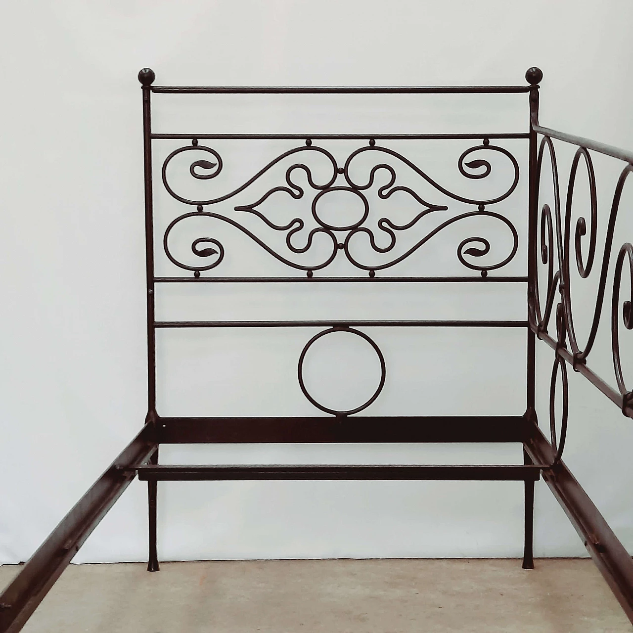 Wrought iron dormeuse bed, 19th century 2