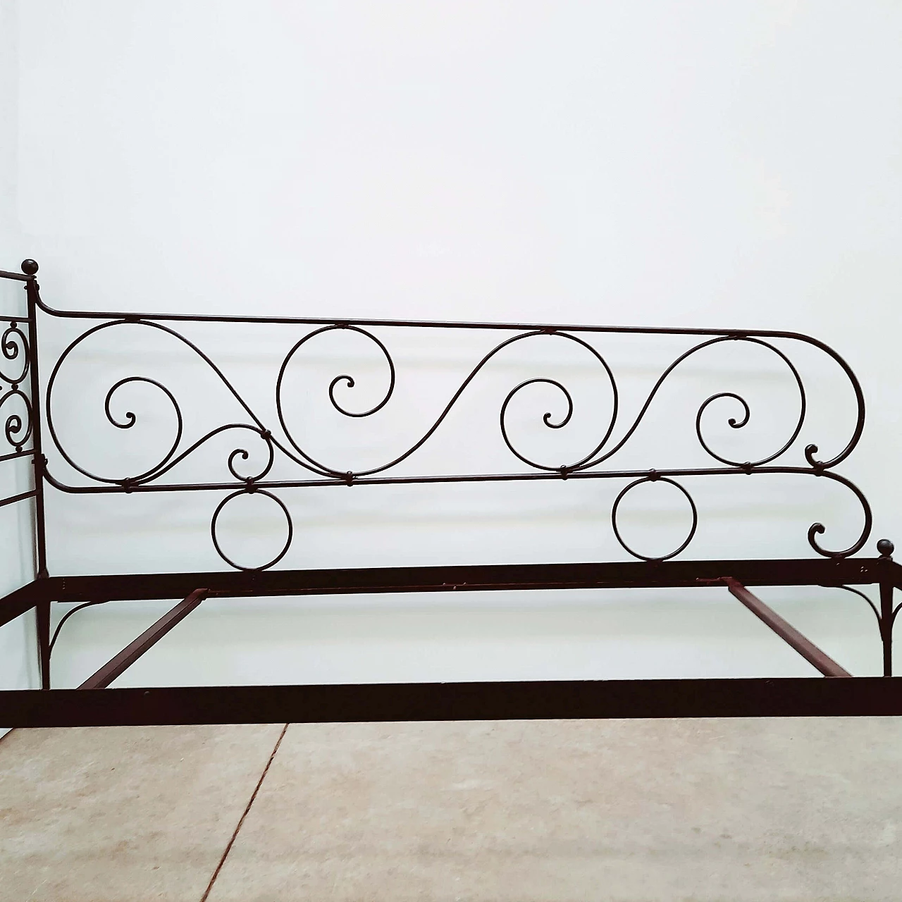 Wrought iron dormeuse bed, 19th century 4