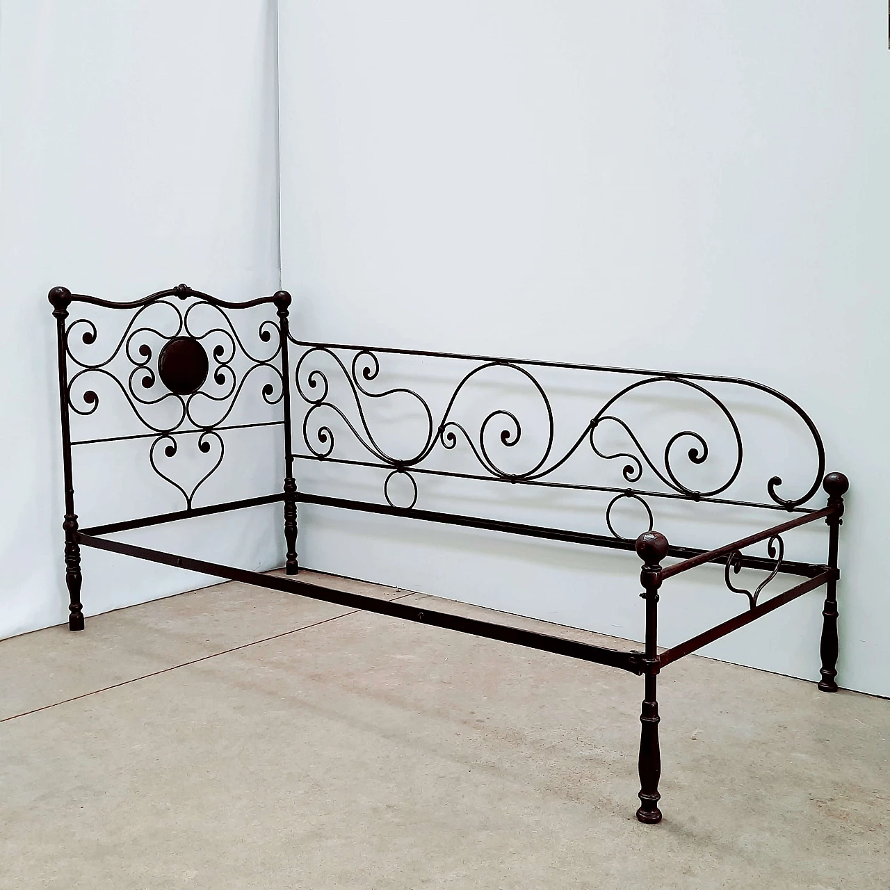 Wrought and cast iron dormeuse, 19th century 1